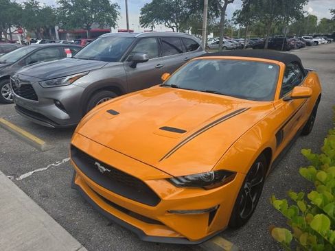 Used 2019 Ford Mustang Convertible RWD image 13