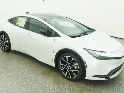 New 2026 Toyota Prius Plug-In Hybrid FWD image 40