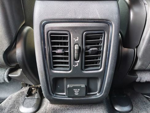Used 2018 Jeep Grand Cherokee Altitude AWD/4WD image 9