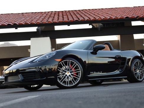 Used 2018 Porsche 718 Boxster S image 3