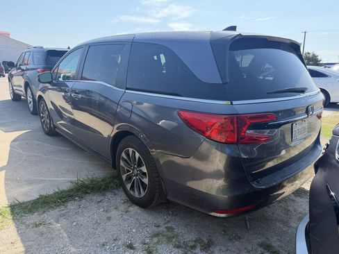 Used 2024 Honda Odyssey EX-L image 2