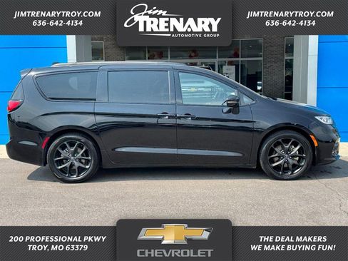 Used 2025 Chrysler Pacifica Limited FWD image 1