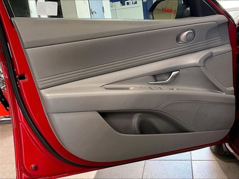 Certified 2025 Hyundai Elantra Sport FWD image 9