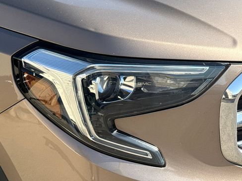 Used 2018 GMC Terrain SLT w/ Preferred Package FWD image 4