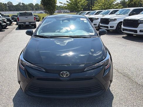 Used 2025 Toyota Corolla LE FWD image 3