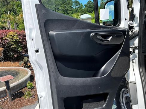 Used 2024 Mercedes-Benz Sprinter 2500 image 13