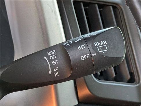 Used 2018 Toyota RAV4 LE FWD image 10