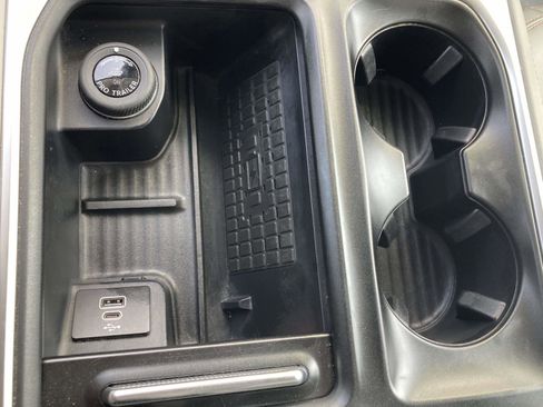 Used 2025 Ford Expedition Active image 28