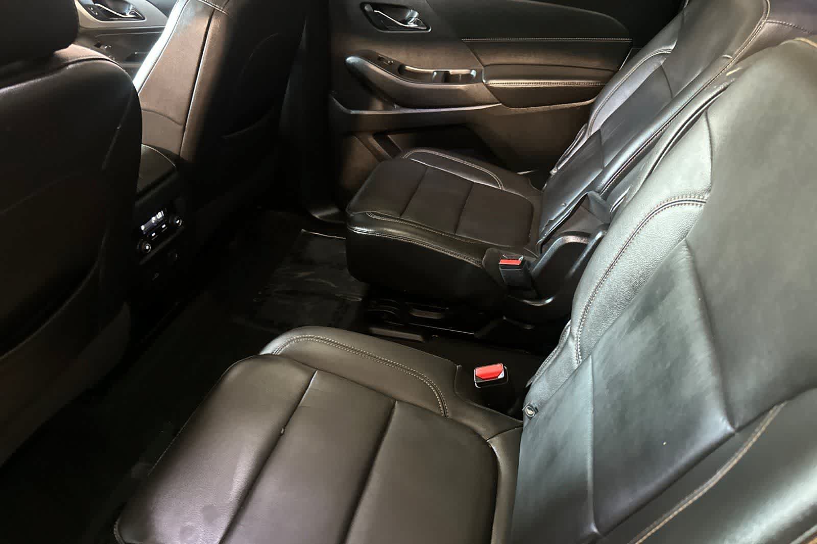 Used 2021 Chevrolet Traverse LT w/ LT Premium Package AWD/4WD image 5