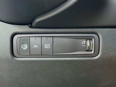 Used 2025 Chevrolet Equinox EV LT image 17