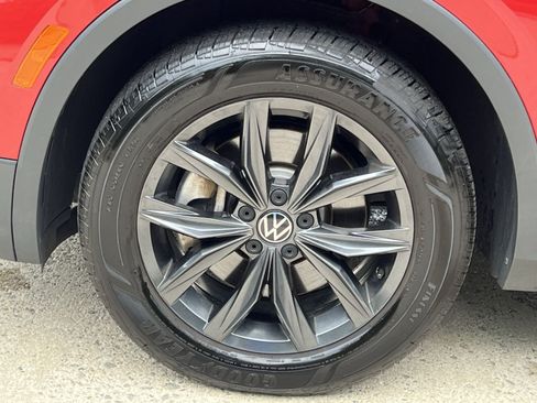Used 2022 Volkswagen Tiguan SE AWD/4WD image 15