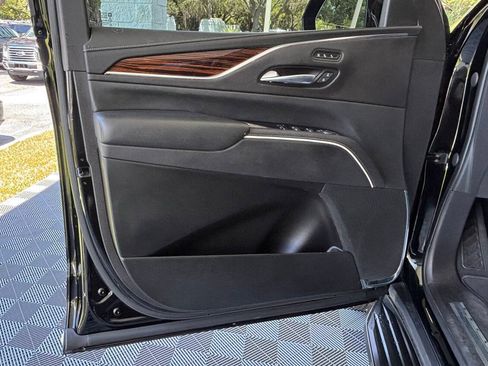 Used 2021 Cadillac Escalade ESV Premium Luxury RWD image 15