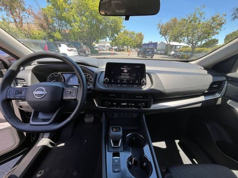 Used 2025 Nissan Rogue SV AWD/4WD image 34