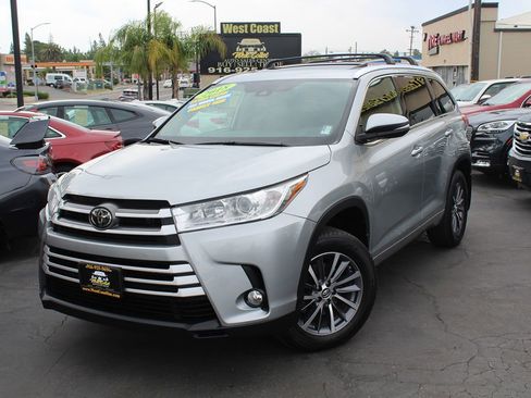 Used 2018 Toyota Highlander XLE AWD/4WD image 43
