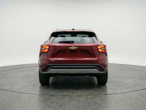 Used 2025 Chevrolet Trax LT w/ LT Convenience Package image 6