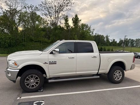 Used 2018 RAM 2500 Laramie w/ Convenience Group AWD/4WD image 3