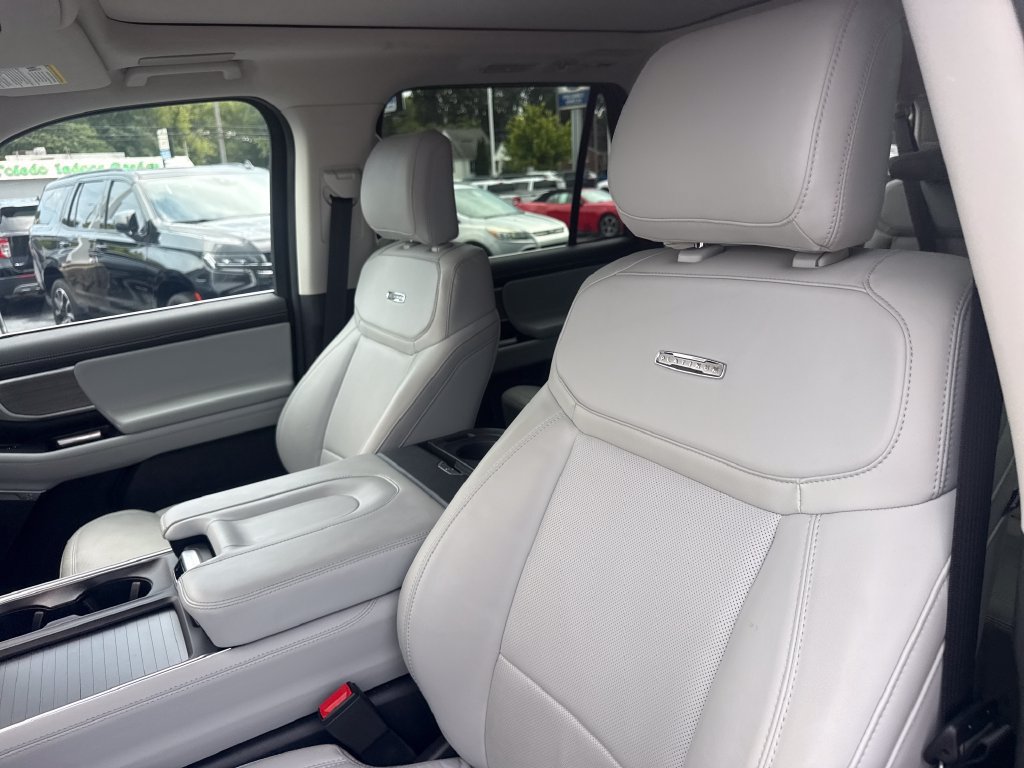 Used 2025 Ford Expedition Max Platinum w/ Driver's Package AWD/4WD image 26