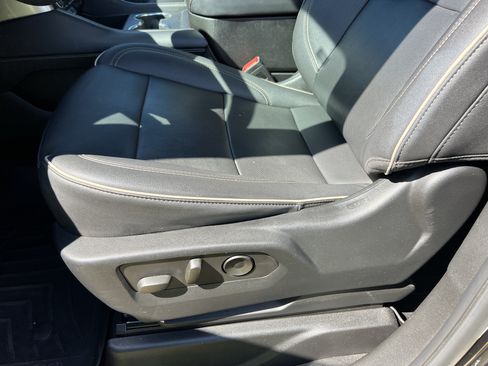Used 2023 Chevrolet Tahoe Premier RWD image 18