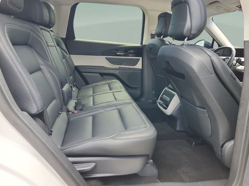 Used 2024 Lincoln Nautilus Premier AWD/4WD image 19
