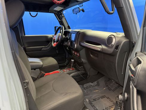 Used 2015 Jeep Wrangler Unlimited Sport w/ Connectivity Group AWD/4WD image 20