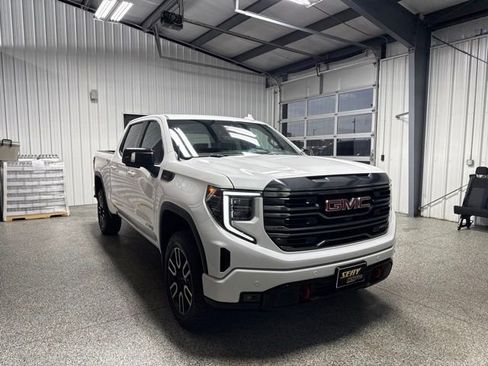 Used 2023 GMC Sierra 1500 AT4 w/ AT4 Premium Package AWD/4WD image 30