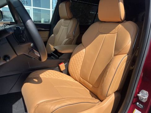 Used 2025 Jeep Grand Cherokee L Summit w/ Advanced Protech Group IV AWD/4WD image 5