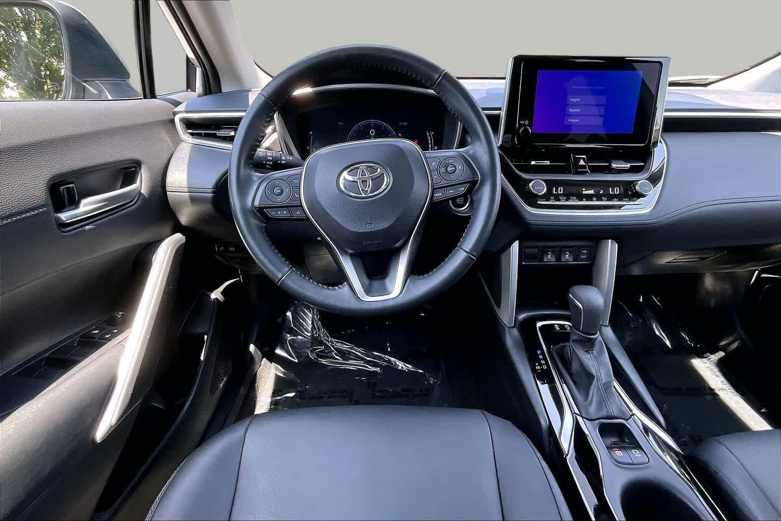 Used 2023 Toyota Corolla Cross XLE w/ Convenience Package AWD/4WD image 6