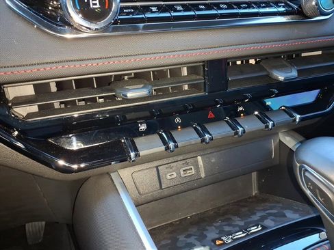 Used 2023 Chevrolet Colorado Z71 w/ Z71 Convenience Package 2 image 24