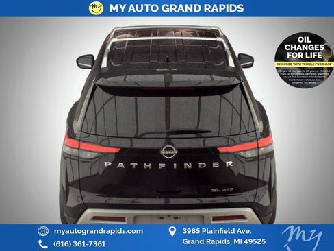 Used 2025 Nissan Pathfinder SL AWD/4WD image 2