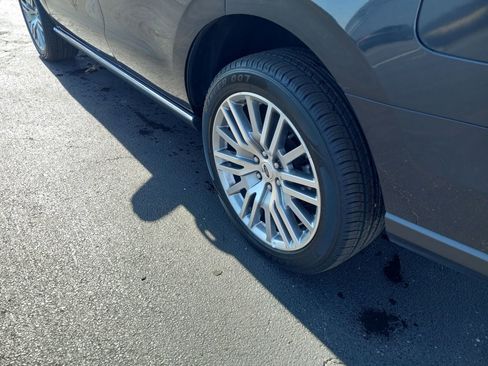 Used 2024 Ford Expedition Limited image 11