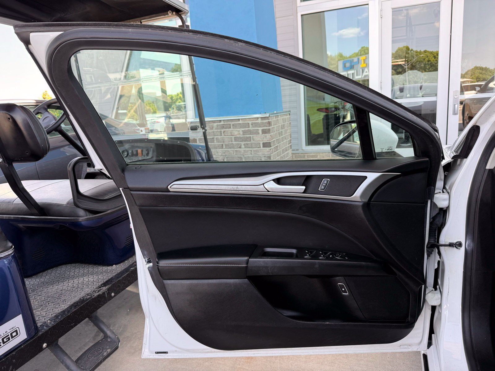 Used 2019 Ford Fusion SE FWD image 11