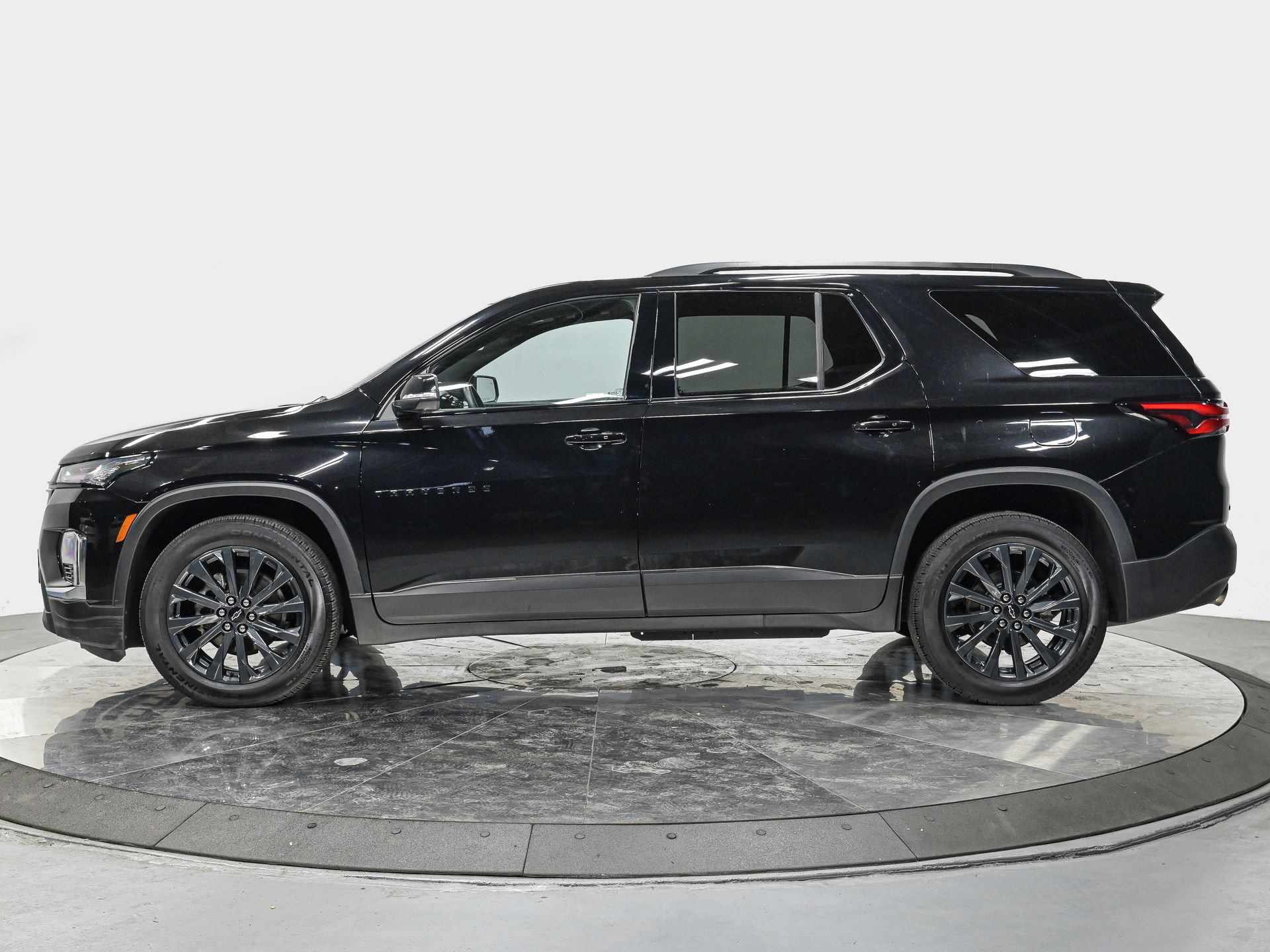 Used 2023 Chevrolet Traverse RS AWD/4WD image 2