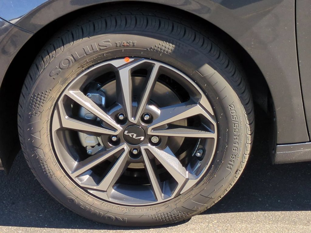 Certified 2024 Kia Forte LXS FWD image 30