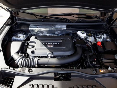 Used 2025 Cadillac XT4 Premium Luxury image 36