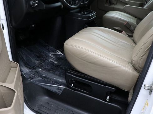 Certified 2023 GMC Savana 2500 Extended w/ Driver Convenience Package image 18