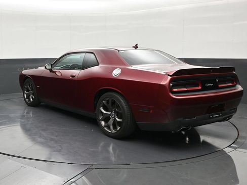 Used 2018 Dodge Challenger SXT Plus RWD image 3
