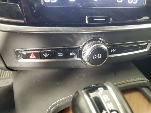 Used 2017 Volvo S90 T6 Inscription w/ Vision Package image 19