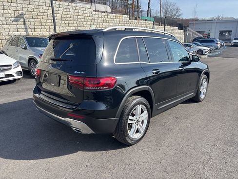 Used 2022 Mercedes-Benz GLB 250 4MATIC image 3