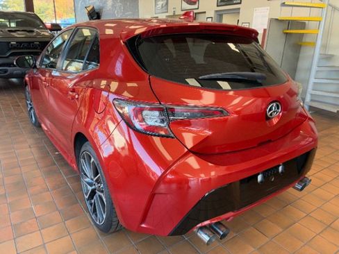 Used 2020 Toyota Corolla SE image 2