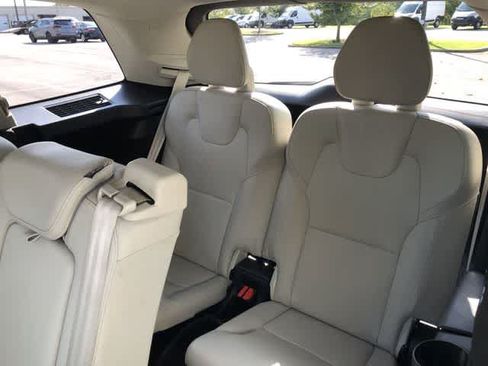 Used 2019 Volvo XC90 T5 Momentum w/ Protection Package Premier FWD image 34