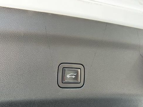 Used 2023 Chevrolet Tahoe Z71 w/ Luxury Package AWD/4WD image 36