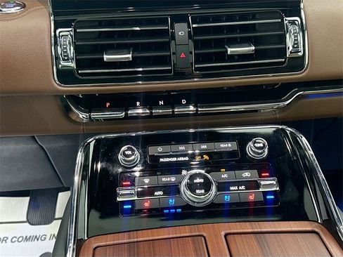 Used 2024 Lincoln Navigator Reserve image 16