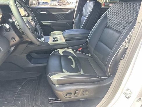 Used 2025 GMC Acadia Denali w/ Super Cruise Package FWD image 18