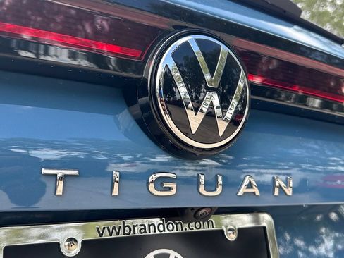 Used 2025 Volkswagen Tiguan SE FWD image 41
