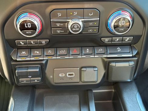 Used 2020 GMC Sierra 1500 AT4 w/ Off-Road Performance Package AWD/4WD image 34