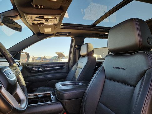 Used 2022 GMC Yukon Denali image 12