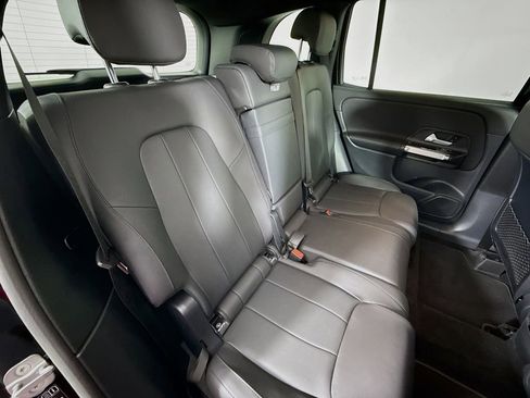 Used 2025 Mercedes-Benz GLB 250 4MATIC image 25