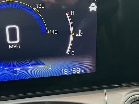 Used 2025 Chevrolet Trax LT w/ LT Convenience Package image 18