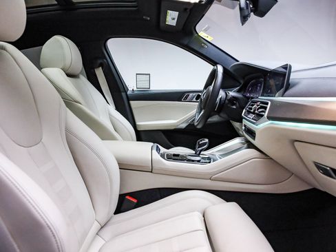 Certified 2022 BMW X6 xDrive40i w/ M Sport Package image 18