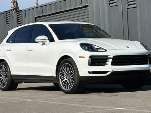 Used 2023 Porsche Cayenne Platinum Edition image 10